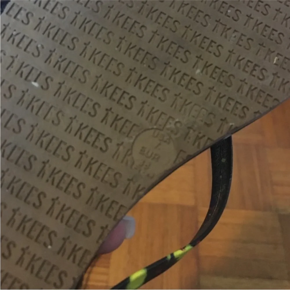 BRAND NEW TKEES FLIP FLOPS - Picture 2 of 4